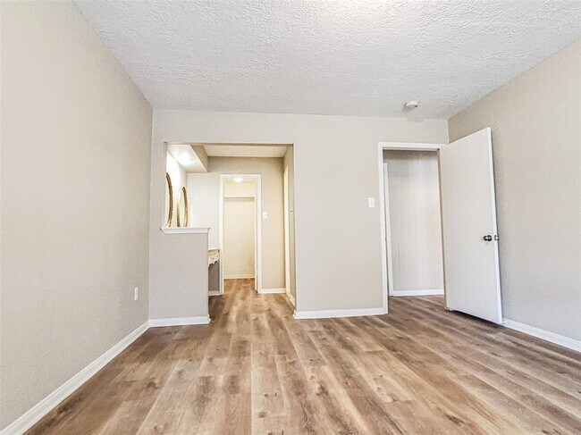 Building Photo - 28903 Twisted Oak Dr
