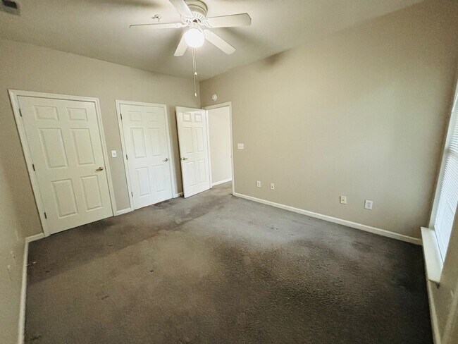 Building Photo - 211 S Knollwood Dr