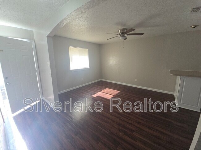 Building Photo - 2900 Laramie St