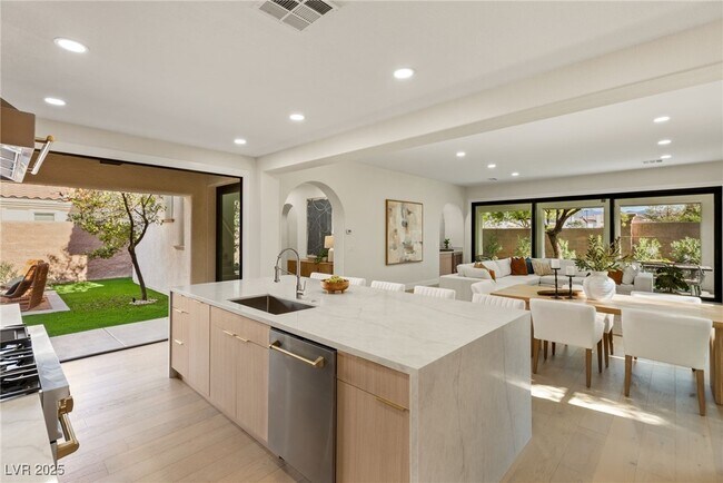 Building Photo - 12024 Whitehills St