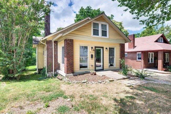 Building Photo - Walk to Hillsboro Village – 24th Ave S Gem!