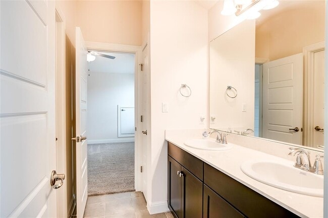 Building Photo - 508 Middle Brook Dr