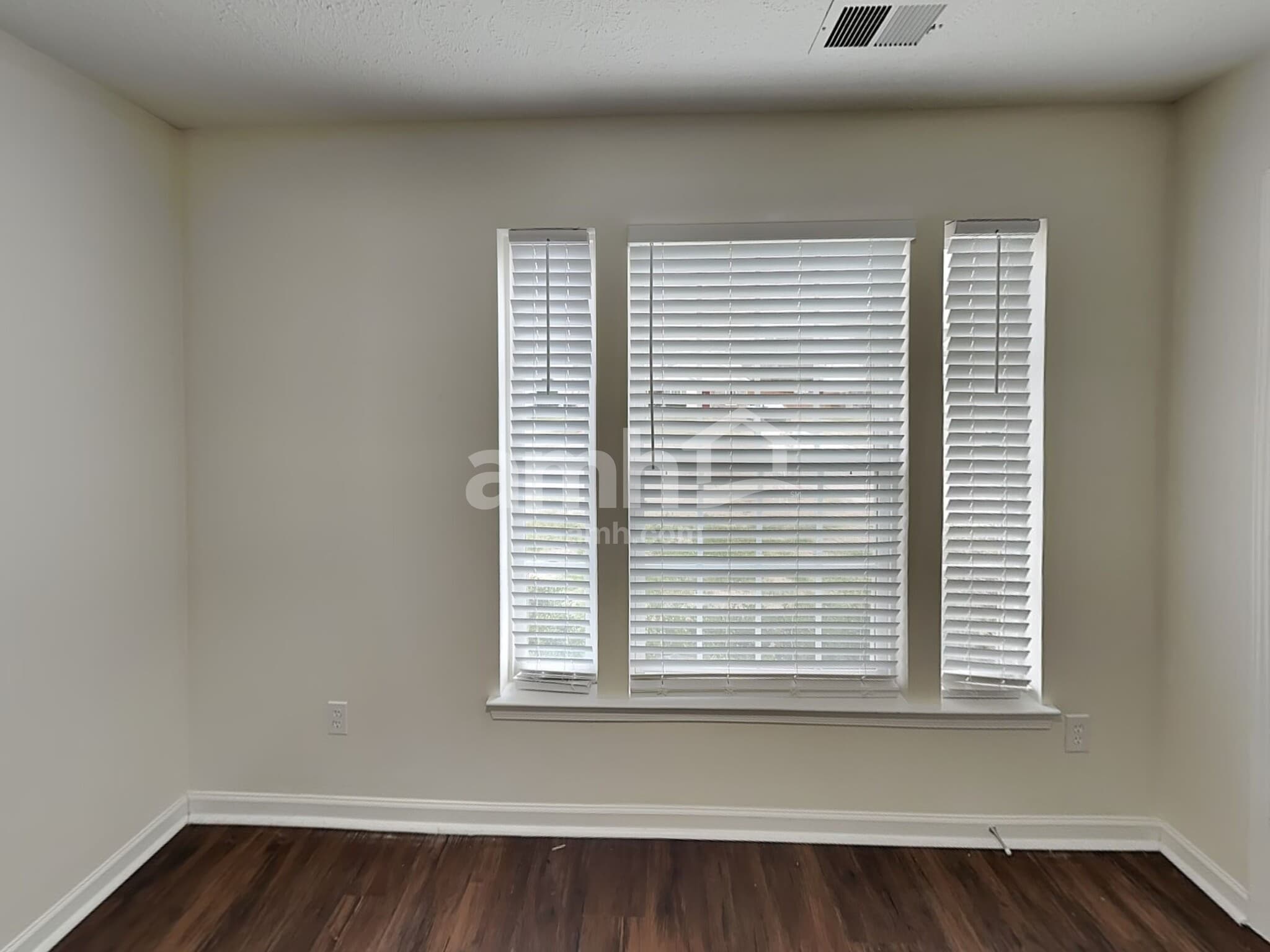 Building Photo - 419 Creekside Ln