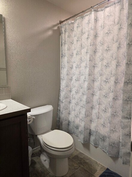 Building Photo - 600 Van Wy