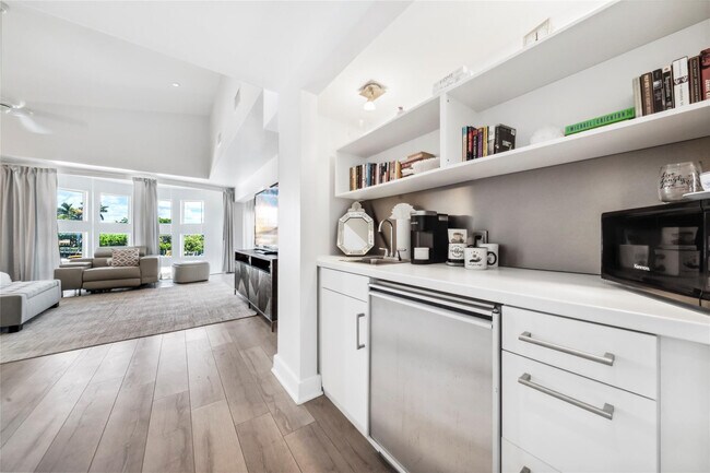 Building Photo - 2523 Castilla Isle