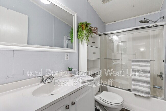 Building Photo - 2225 W Atlantic Ct