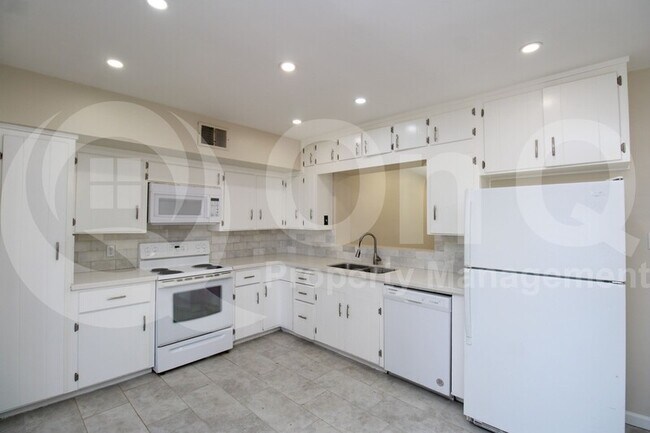 Building Photo - 1819 West Fairmount Avenue