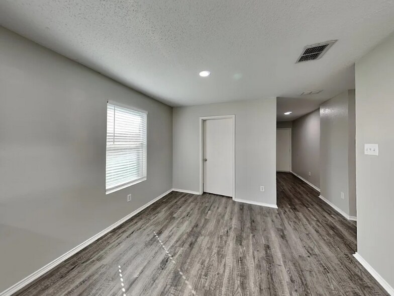 Building Photo - 4837 Waterford Dr