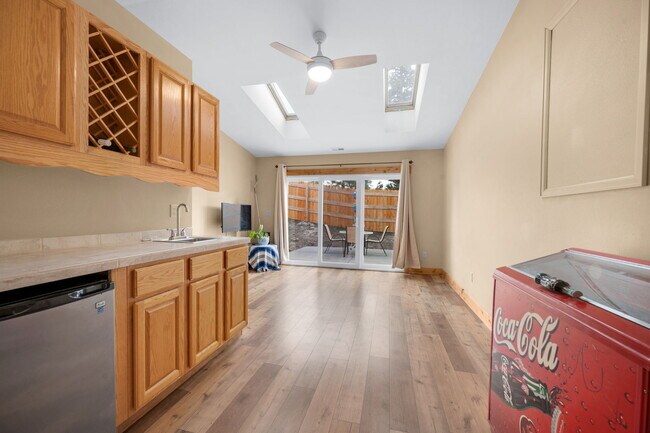 Building Photo - 15632 S Ray Dr