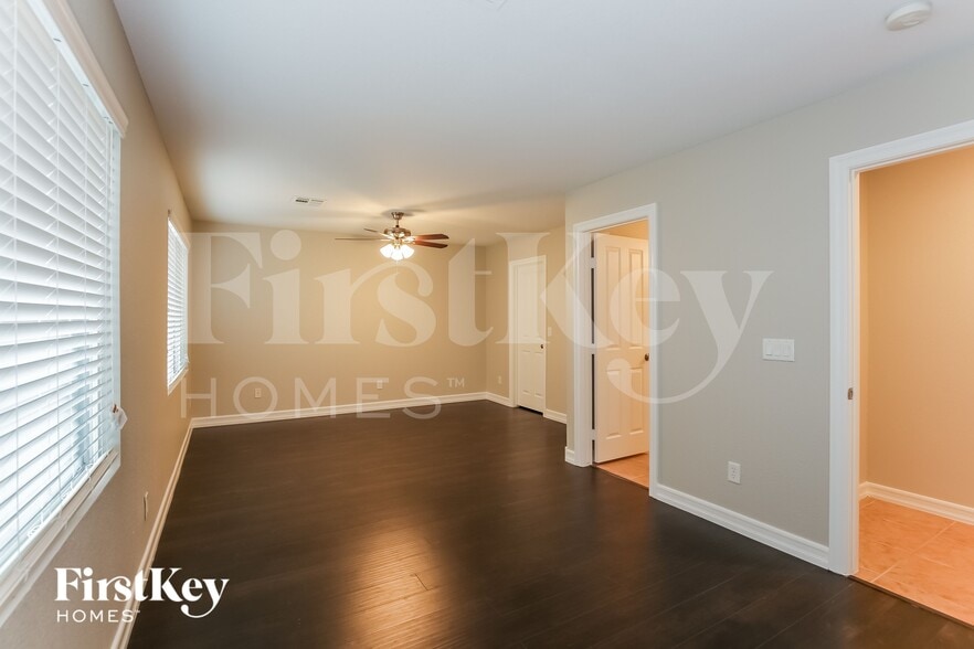 Building Photo - 9325 Thunder Falls Ct