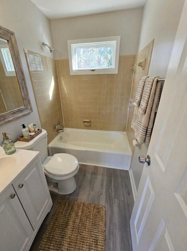 Building Photo - 1408 Carter St