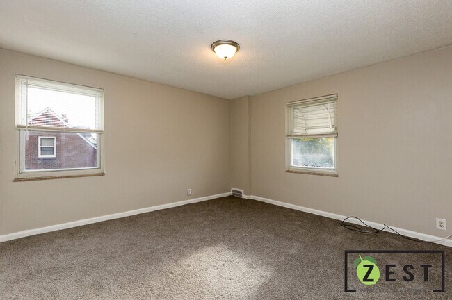 Building Photo - - BEAUTIFUL 3-BEDROOM 1 BATHROOM  April 11th 2-2:30 pm!