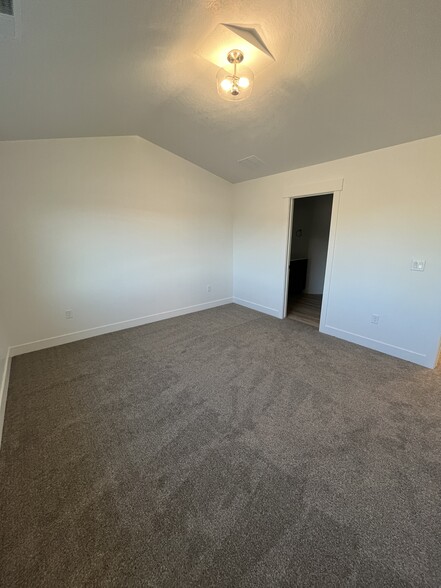 Building Photo - 1576 W Banner Dr