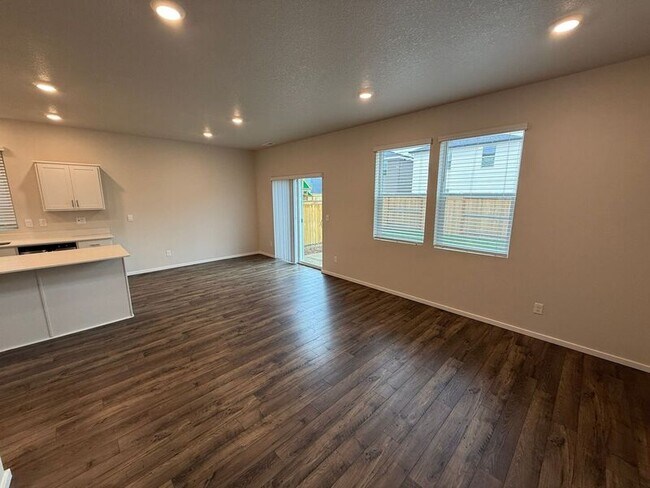 Building Photo - 4833 Thyme Ave NE