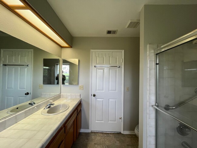 Building Photo - 924 Torrey Pines Dr