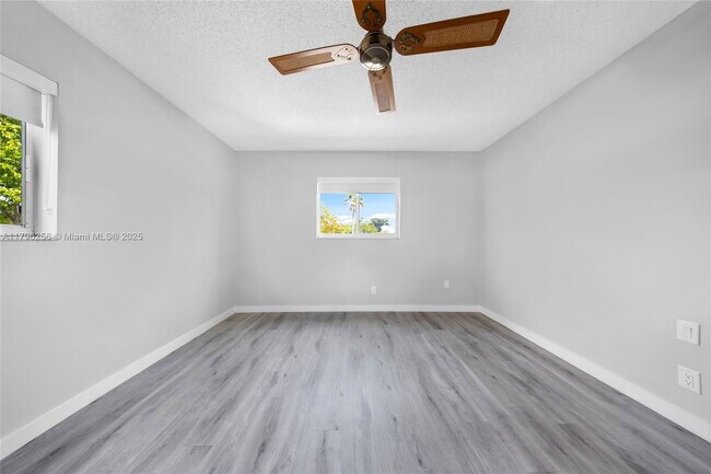 Building Photo - 257 S Cypress Rd