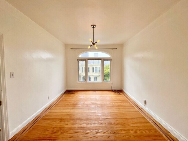 Building Photo - Prime North Beach 3Bed/1Bath with City Vie...