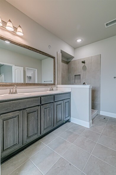 Building Photo - 327 Sweetspire Dr