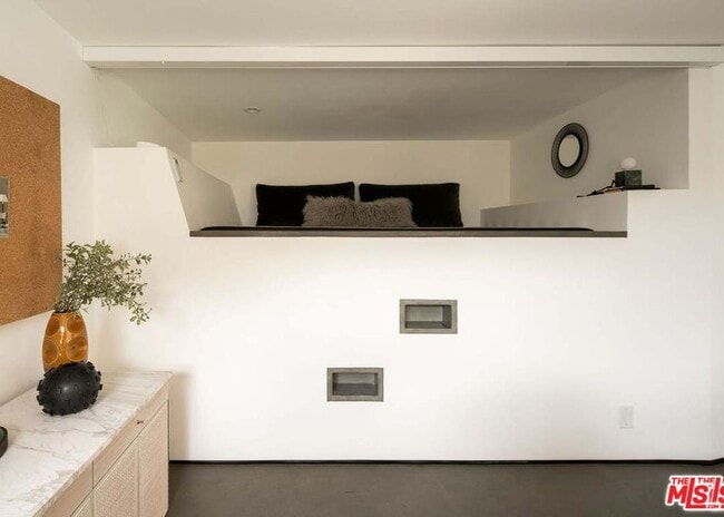 Building Photo - 2500 Zorada Dr