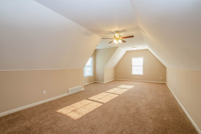 Building Photo - 65 Ridgefield Dr