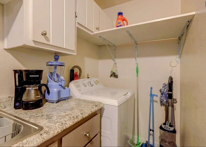 Building Photo - 16359 W 10th Ave