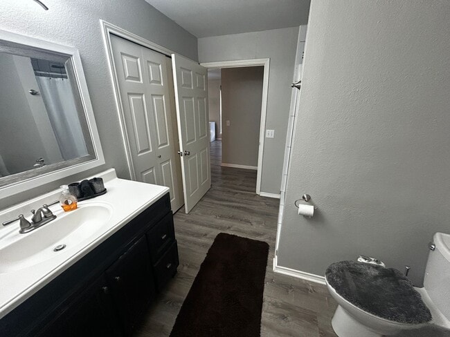Building Photo - 7106 Linkcrest Dr