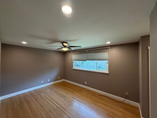 Building Photo - 9152 Condesa Dr