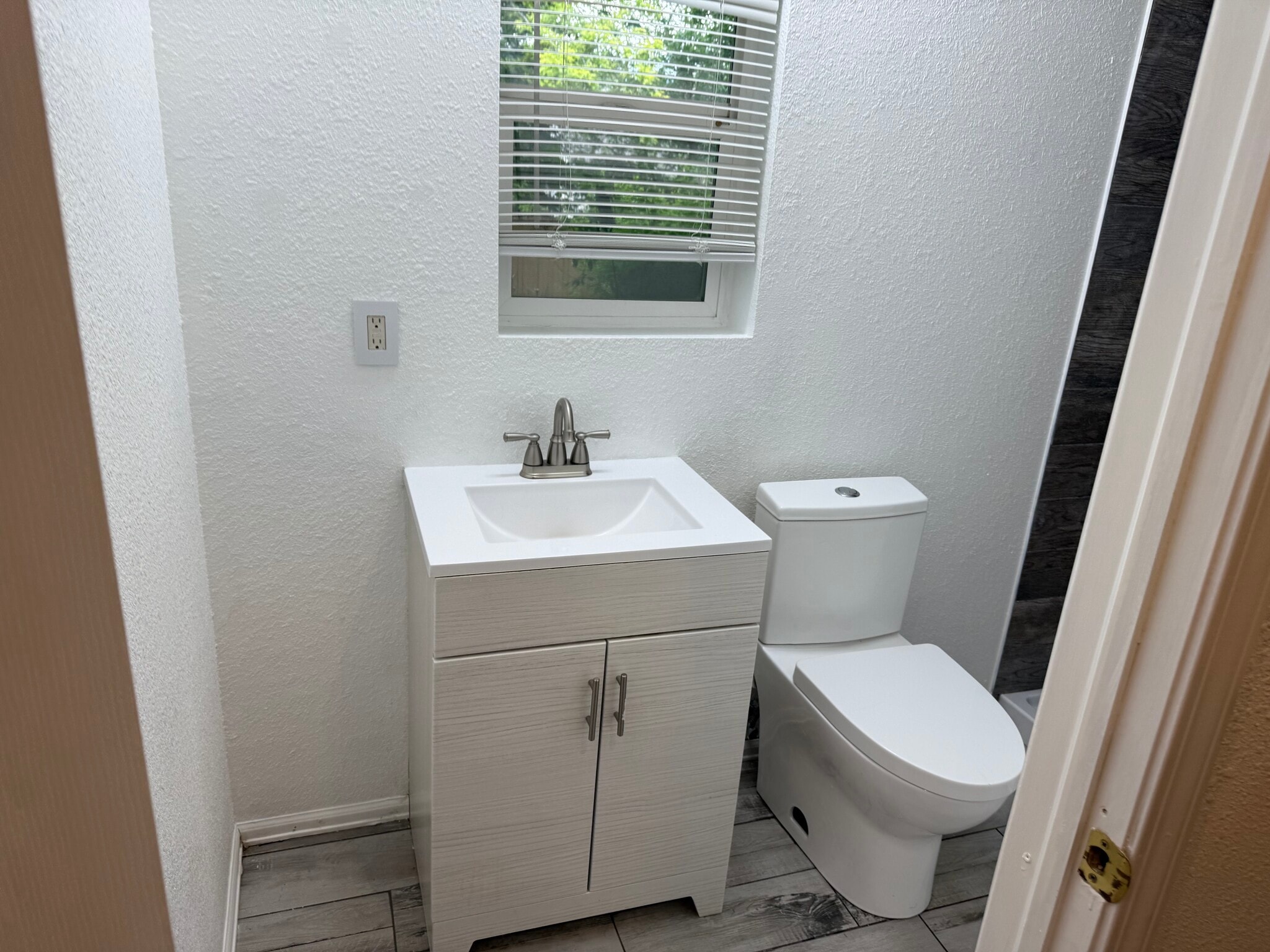 Building Photo - 6085 Fescue Dr