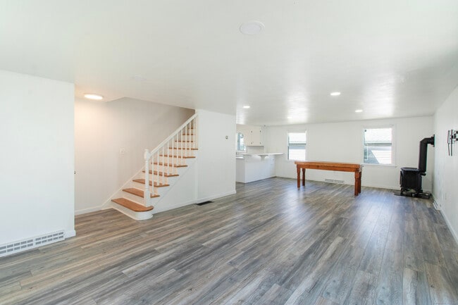 Building Photo - 38 Mohican Rd