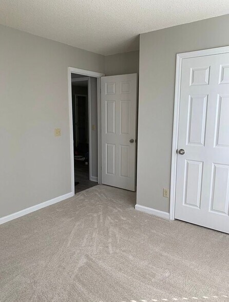 Building Photo - 124 Stonewood Dr