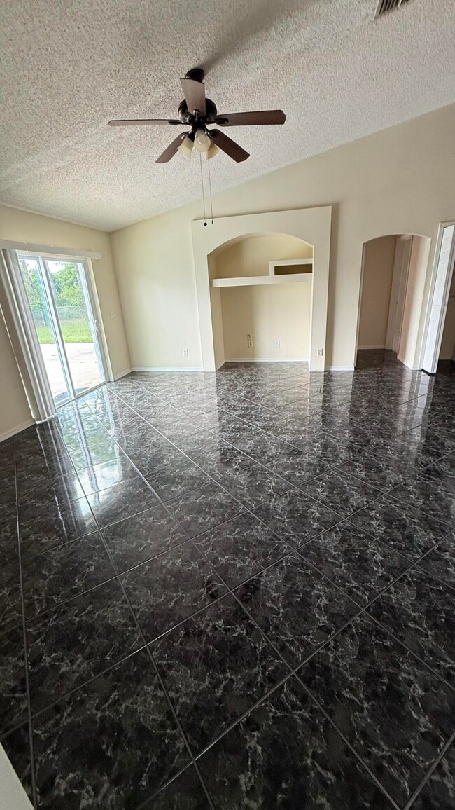 Building Photo - 5529 NW North Lundy Cir