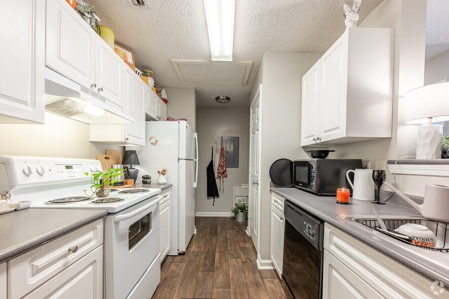 KITCHEN - Ashton Pointe