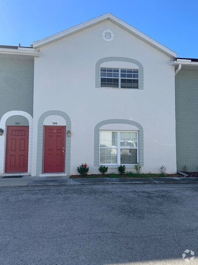 Building Photo - 2/1.5 Townhome in Downtown New Port Richey