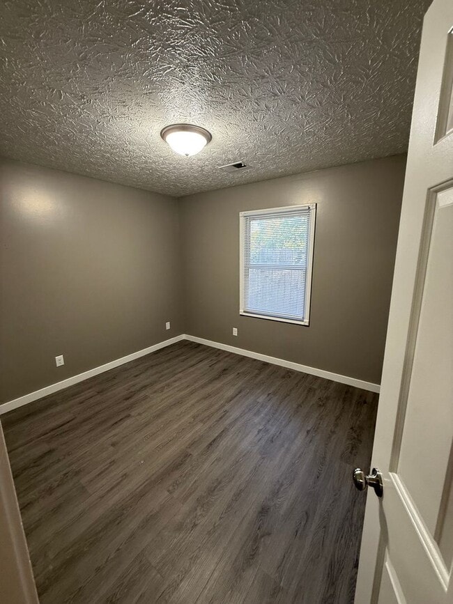 Building Photo - 1808 Kraig Dr