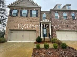 Building Photo - 944 Hewitt Dr SE