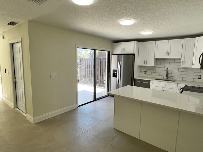 Building Photo - 1717 Erin Ct