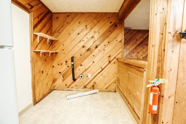 Building Photo - 122 Brennan St