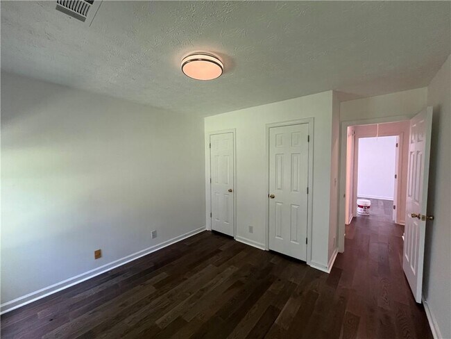 Building Photo - 678 Arbour Way