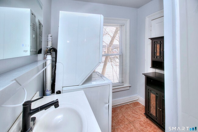 Building Photo - 56 Franklin St