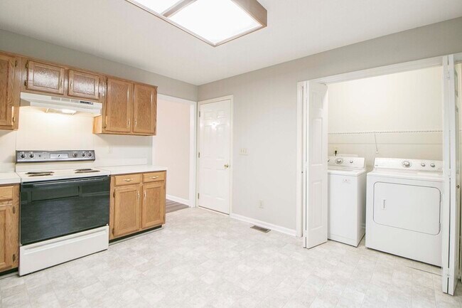 Building Photo - 2825 US-41