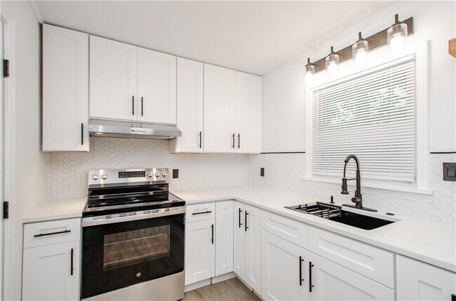 Building Photo - 3833 Wedgefield Cir