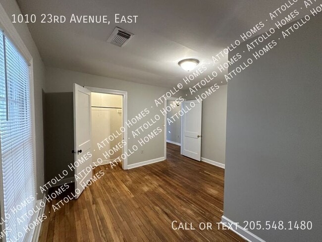 Building Photo - 1010 23rd Ave E