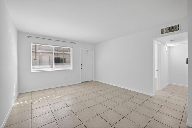 Building Photo - 1821 Middle River Dr