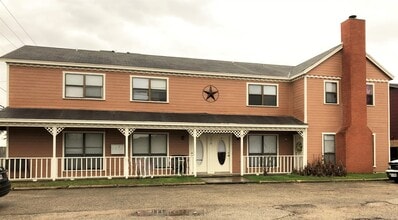 Building Photo - 4408 Lake Rd