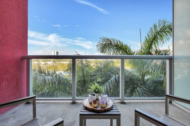 Building Photo - 2602 E Hallandale Beach Blvd