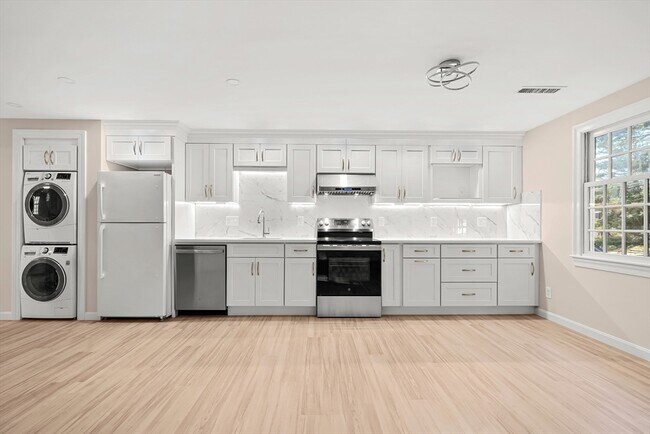 Building Photo - 4 Jericho Rd