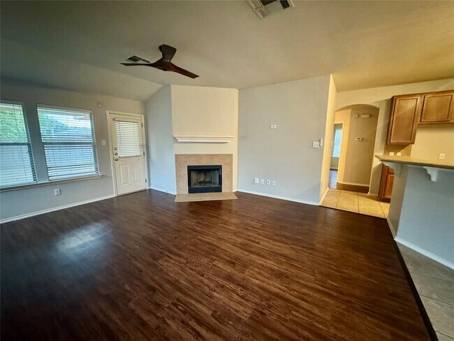 Building Photo - 205 Bluebonnet Tr