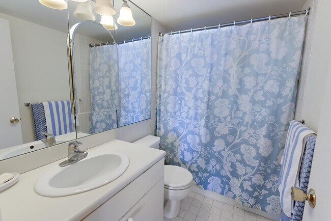 Building Photo - 2860 S Ocean Blvd