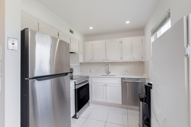 Building Photo - 351 Mansfield Dr