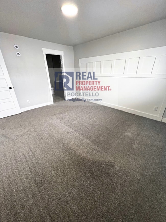 Building Photo - 3 Bedroom 2.5 Bathroom Town Home - 1 Car G...